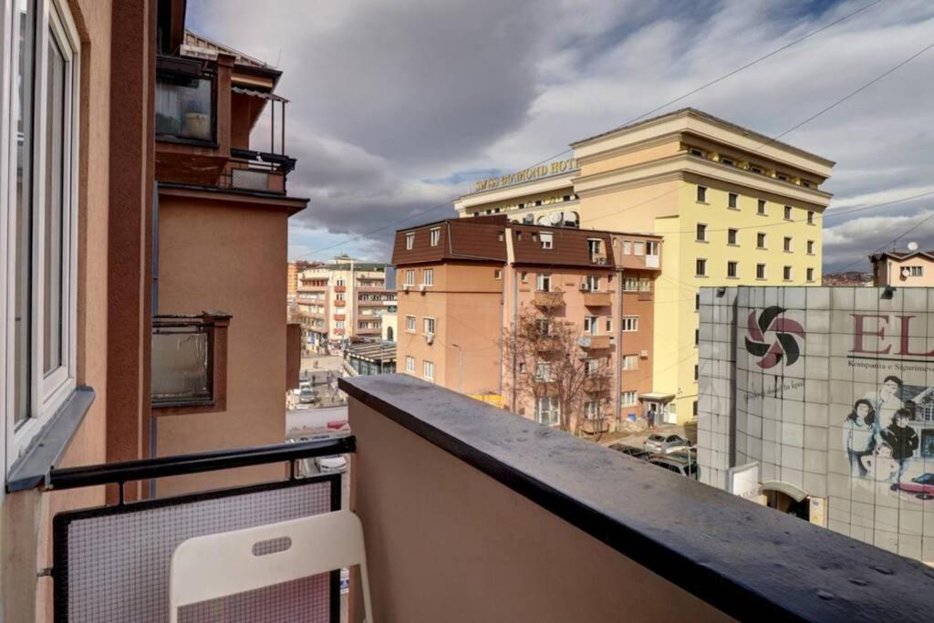 Town Square Apartment Pristina Eksteriør bilde