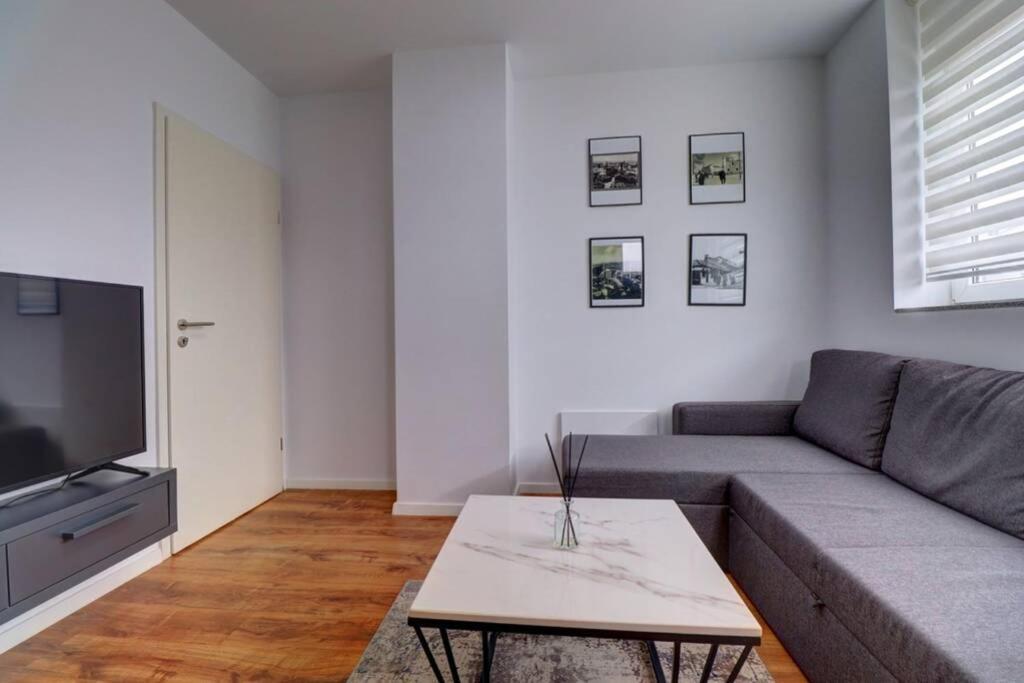 Town Square Apartment Pristina Eksteriør bilde