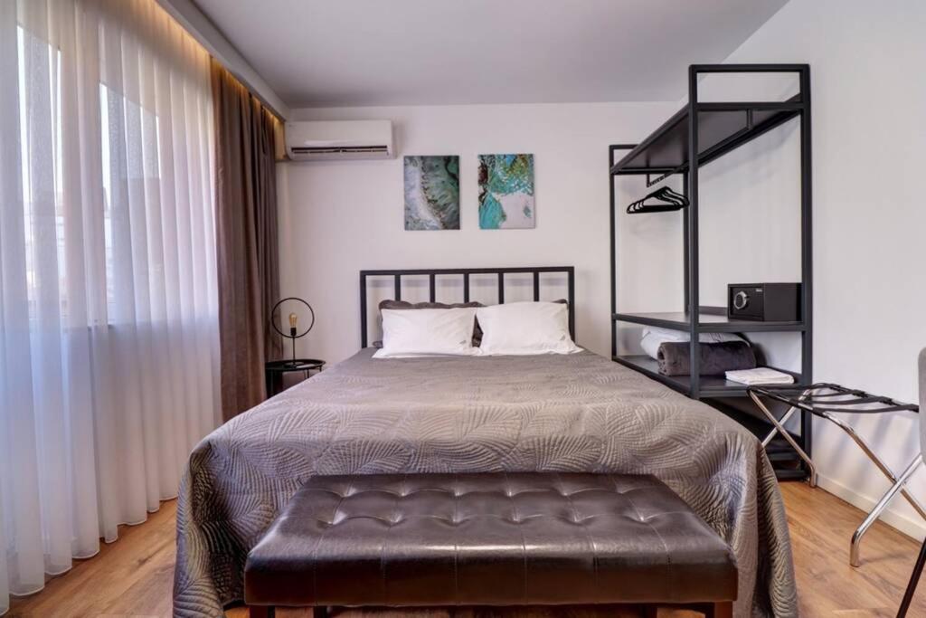 Town Square Apartment Pristina Eksteriør bilde
