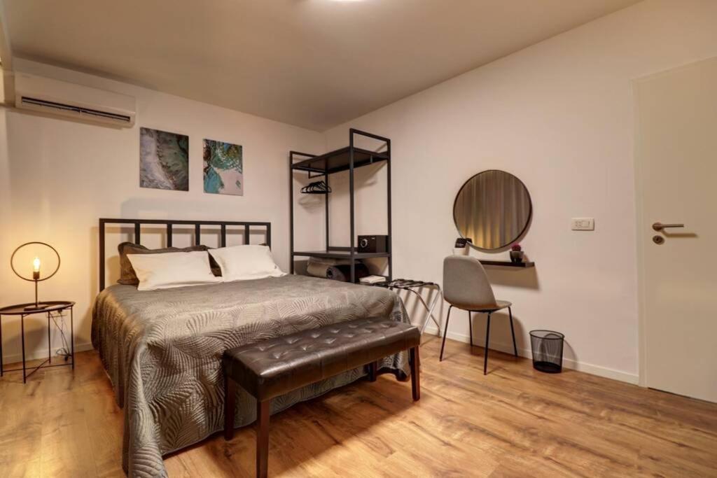 Town Square Apartment Pristina Eksteriør bilde