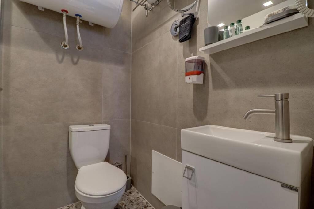 Town Square Apartment Pristina Eksteriør bilde