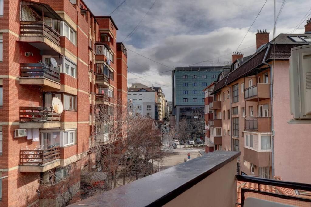 Town Square Apartment Pristina Eksteriør bilde